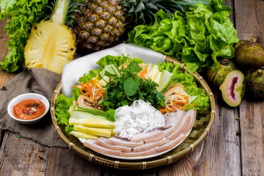 Hoi An: Evening Food Tour with 7 Tastings and Boat Trip - Cao Lau at a Local Market