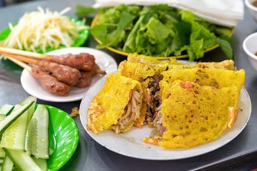 Hoi An food tour - Cao lau gives the tour its Hoi An signature