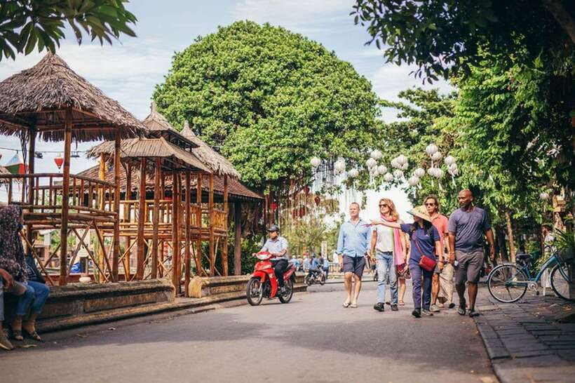 Hoi An: Sunset Food Tasting Tour - Stop two: BBQ pork, rice paper, and fresh herbs
