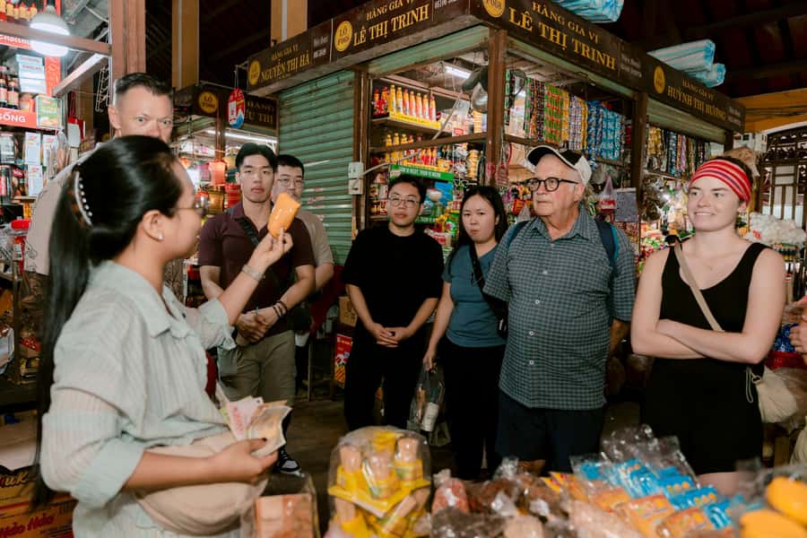 Hoi An: Unique Street Food Tour - What the guides add to the meal