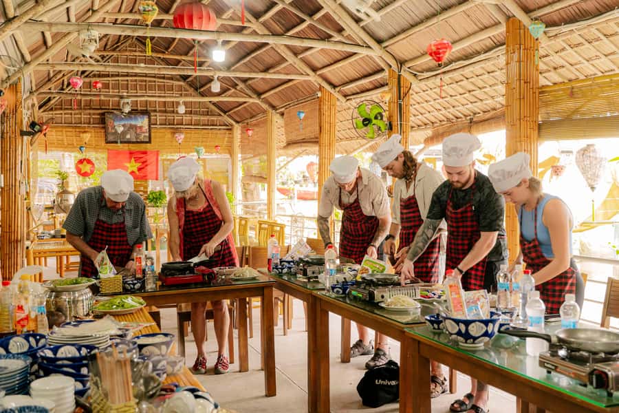 Hoi An: Unique Street Food Tour - The first tastes: coffee, juice, and familiar street food