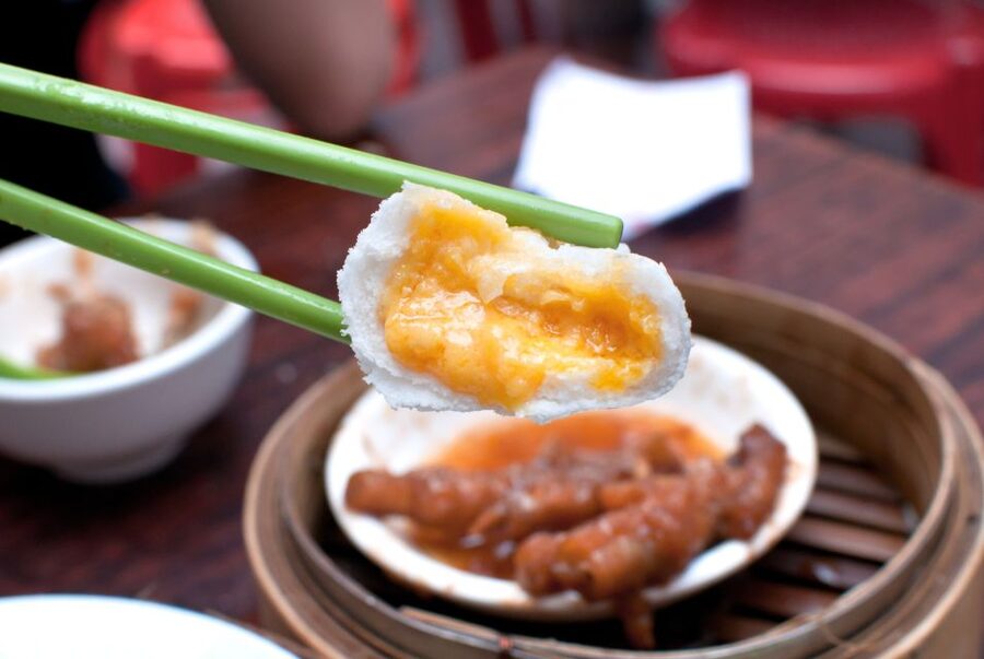 Hong Kong: Private Street Food Tour with a Local Insider - How the four-hour walk unfolds