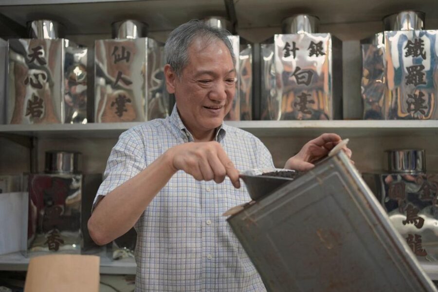 Hong Kong: Street Food Tour with Locals - Dim Sum and Wonton - Sheung Wan Cultural Square and the city’s old social life