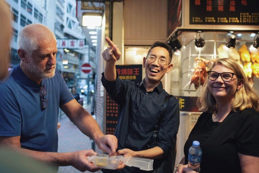 Hong Kong: Street Food Tour with Locals - Dim Sum and Wonton - Queen’s Road Central and the biggest tasting stretch