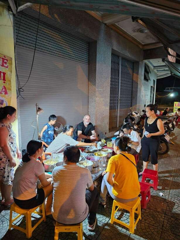 Hue: Guided Local Food Tour with Stories - Meeting Thanh, Huong, Trang, or Thao