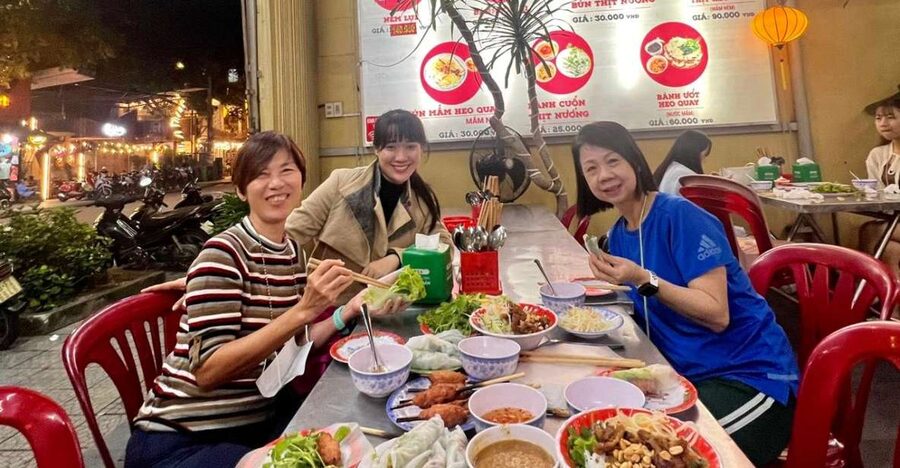 Hue: Night Street Food Tour by Cyclo with a Local Guide - Starting with banh beo and Hue’s small rice cakes