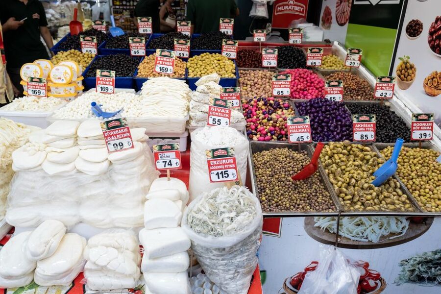 Istanbul: European and Asian Side Guided Foodie Walking Tour - How much food do you actually get?