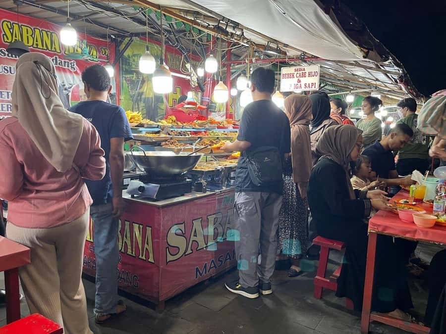 Jakarta: Private Guided Sightseeing & Street Food Night Tour - Old Town Batavia and the colonial canal