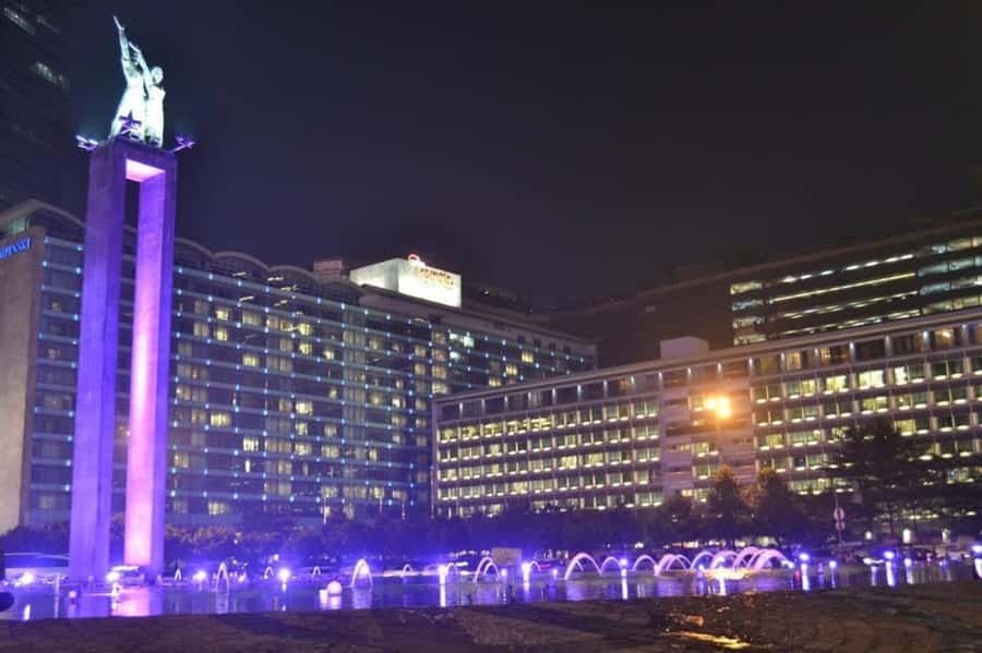 Jakarta: Private Guided Sightseeing & Street Food Night Tour - From the Welcome Statue to the city center