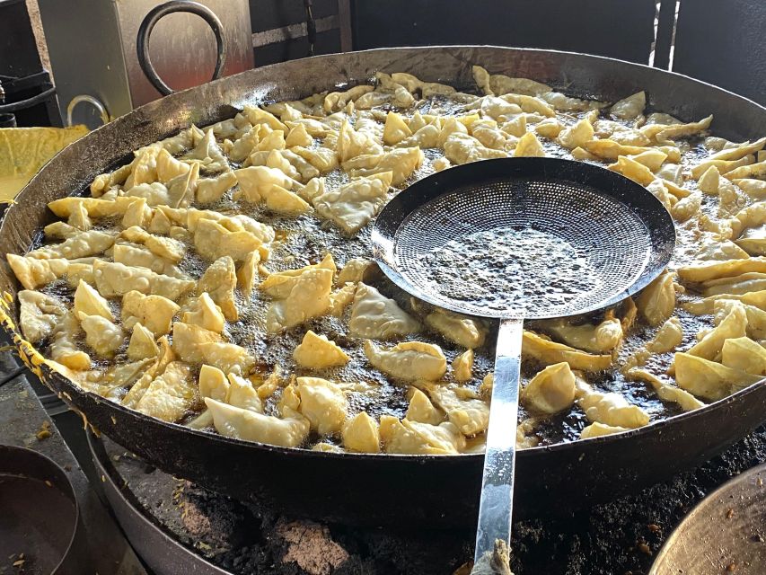 jodhpur: street food tour with over 8 food tastings - Pani puri, dahi bada, and the pleasure of contrast