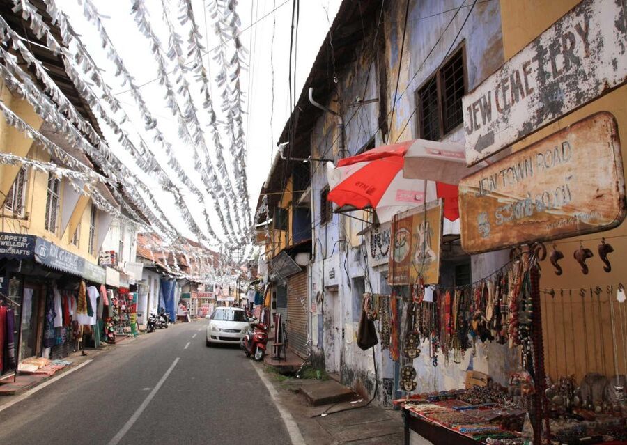 Kochi: Local Street Food Guided Walking Tour with Tastings - The first meal: several Kerala tastes at one stop