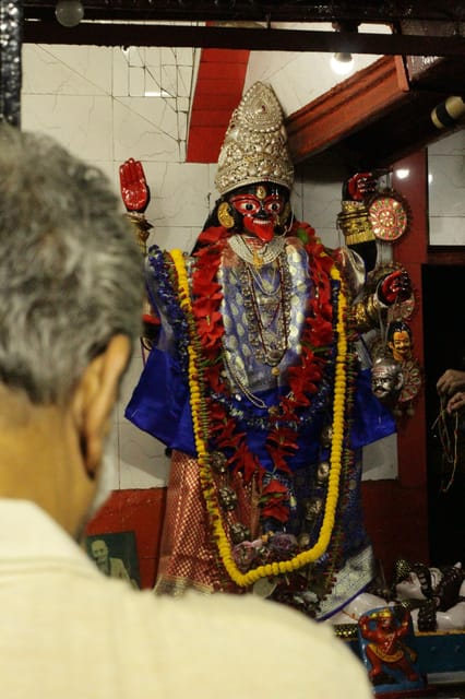 Kolkata Midtown Madness- A Street Food & Nightlife Tour - Ganesh Chandra Avenue ends with beer and a reading
