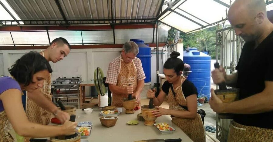 Krabi: Morning or Afternoon Culinary Adventure at Smart Cook - Welcome refreshments and the 20-minute introduction