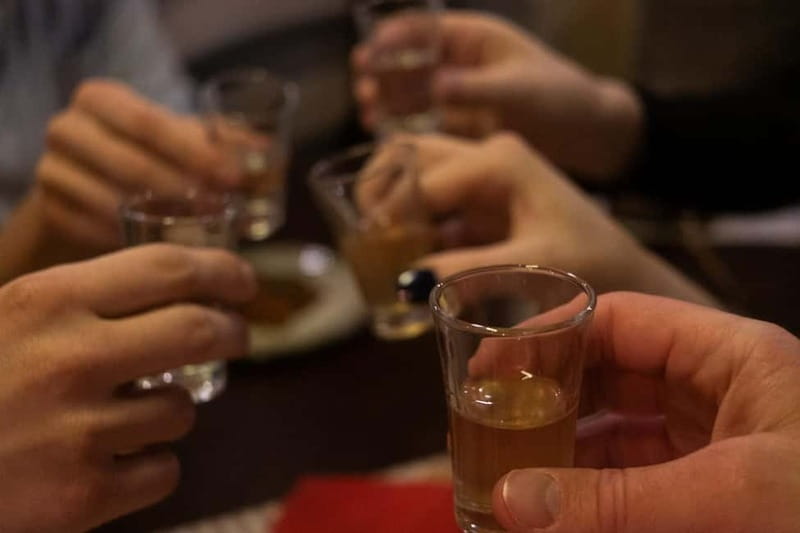 Krakow: 6-Course Full Polish Food Tour with Vodka Tasting - What the guide adds to the food