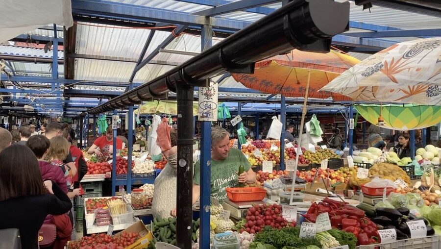 Krakow: Street Food Walking Tour - Krakow food in a 90-minute walk