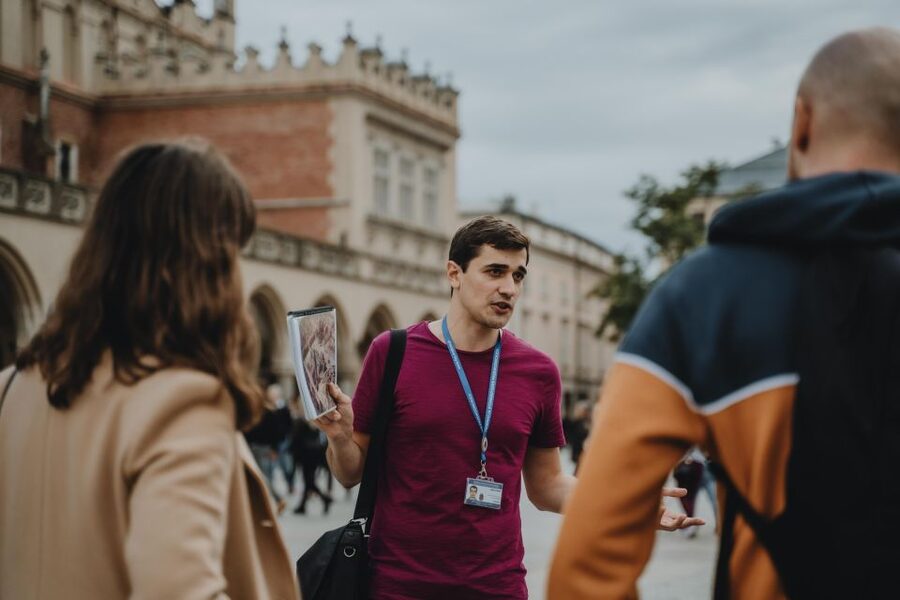 Krakow: Traditional Polish Food and Drinks Tasting Tour - A food tour that doubles as a Krakow orientation