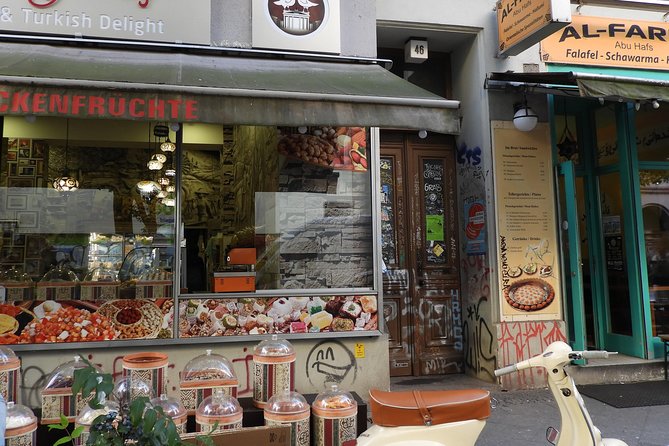 Kreuzberg kulinarisch – Die Food Tour - Starting at Kottbusser Tor and getting oriented