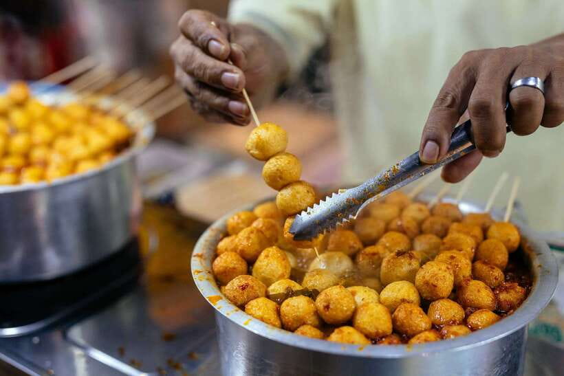 Kuala Lumpur: Local Street Food Night Tour - Five tastings, extra food, and the value question