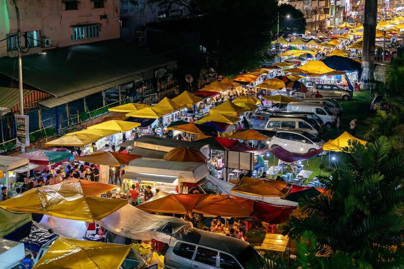 Kuala Lumpur: Local Street Food Night Tour - Who should book this Kuala Lumpur food walk