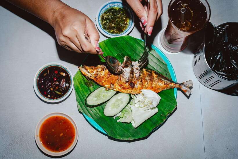 Kuala Lumpur: Sambal Street Food Tour with 15+ Tastings - Nasi lemak, satay, and Malaysian classics