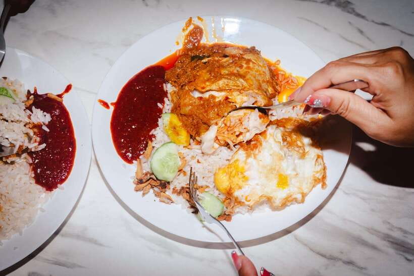 Kuala Lumpur: Sambal Street Food Tour with 15+ Tastings - What the four-hour pace feels like