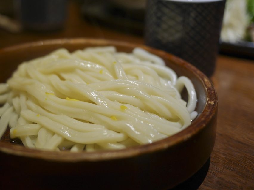 Kyoto: Casual Pontocho Evening Food Tour - The guide makes the biggest difference