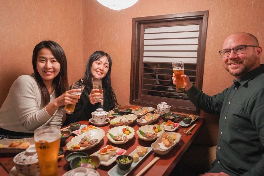 Kyoto: Foodie Night Tour in Gion with 9 dishes + 6 Sake - A Kyoto evening that begins beneath the Izumo-no-Okuni statue