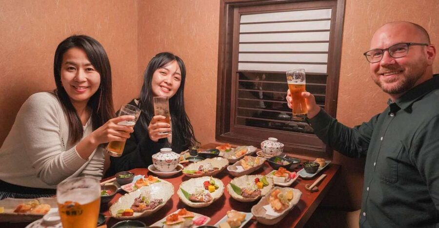 Kyoto: Foodie Night Tour in Gion with 9 dishes + 6 Sake - Six sake pours, not just one ceremonial taste