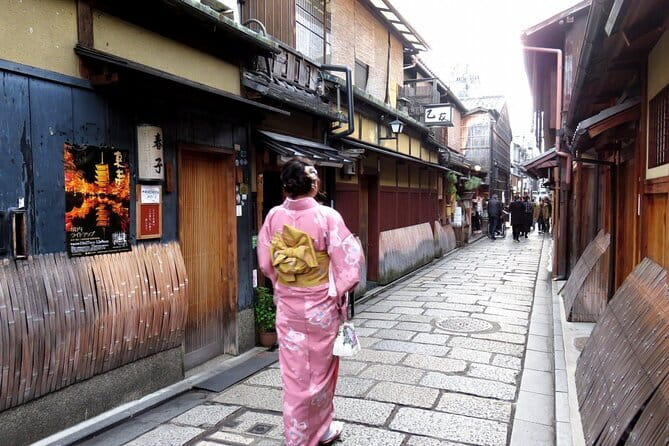 Kyoto: Gion & Pontocho Food Tour with 13 Dishes - The First Meal Brings Familiar and New Flavors