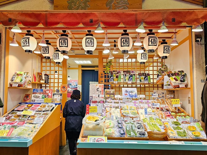 Kyoto: Nishiki Market and Depachika Food Tour with a Local - What the guides add to the food