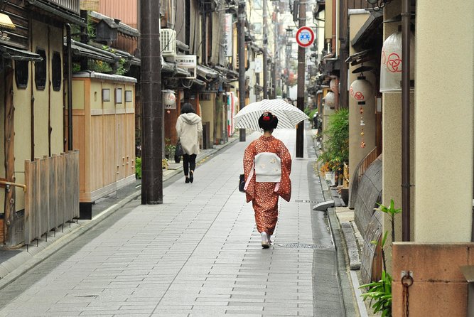 Kyoto Nishiki Market Food and Culture Walking Tour - Shinkyogoku Shopping District, about 20 minutes