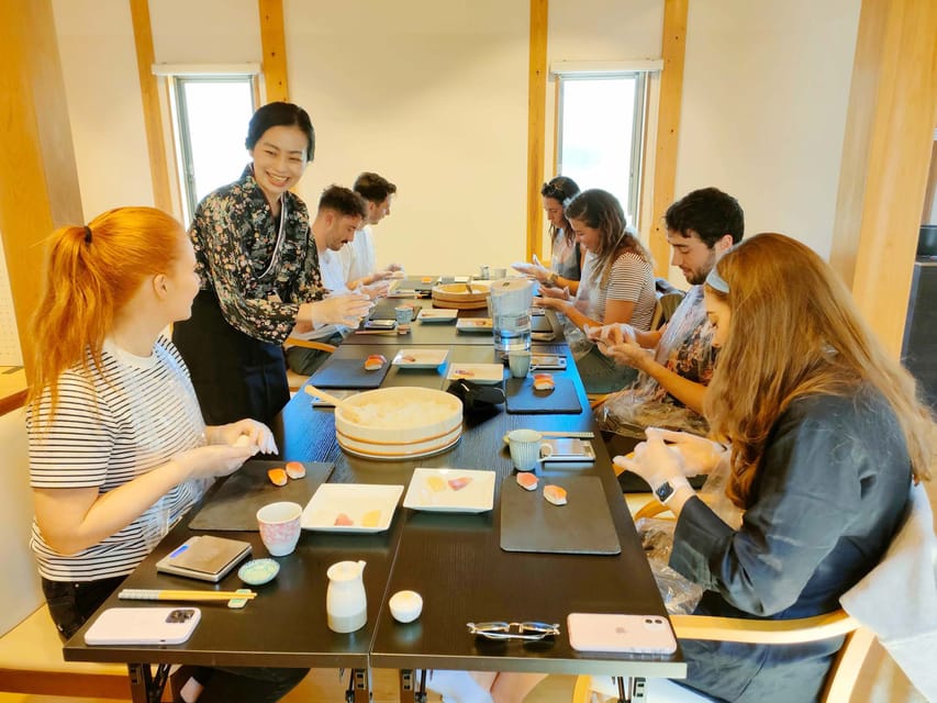 Kyoto: Small-Group Authentic Sushi Making Workshop - Kana and the teaching style