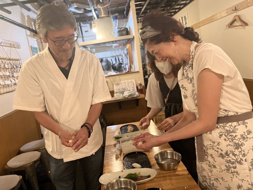 Kyoto: Sushi Making Class with Sushi Chef - Learning the difference between nigiri and maki