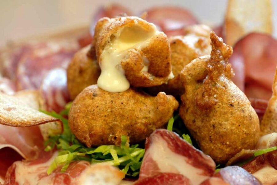 Lake Como: Food Walking Tour - Pizza on the move through Como’s streets