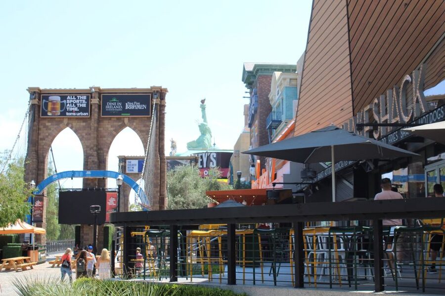 Las Vegas: Foodie Walking Tour on The Strip with Tastings - Who should book this tour