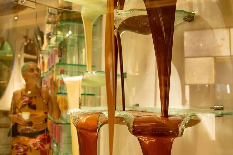 Las Vegas: Foodie Walking Tour on The Strip with Tastings - Starting under the Statue of Liberty at New York-New York