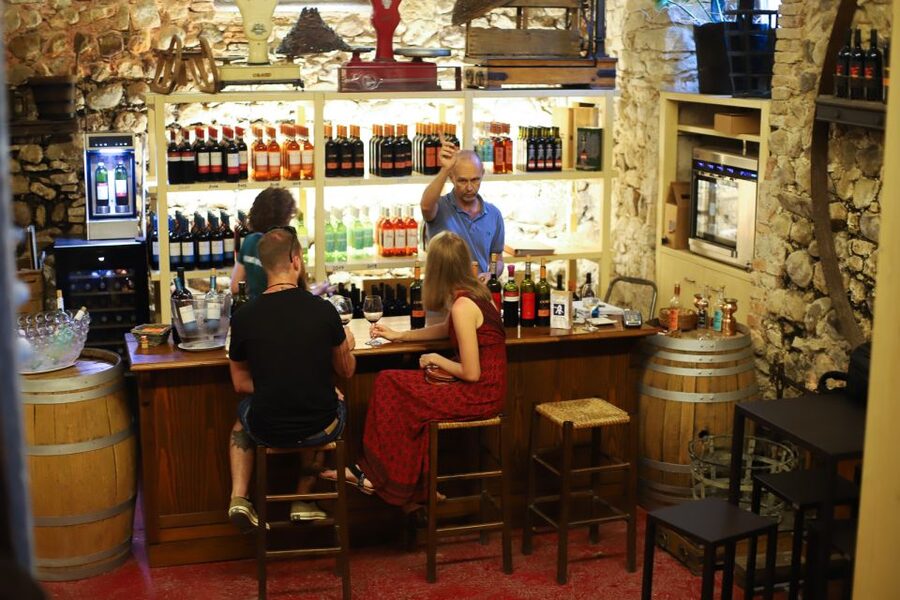 Lazise: Historical Center Wine Tasting Tour - Practical details that matter on the day