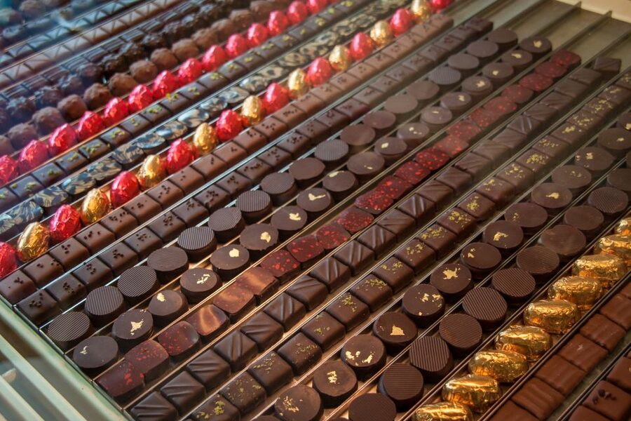 Le Marais: Pastry and Chocolate Food Tour - Key points at a glance