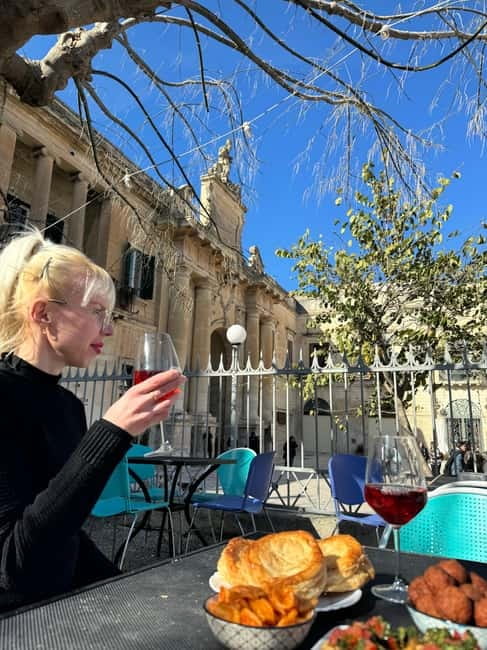 Lecce: Guided Street Food Walking Tour with Food and Wine - Santa Croce and Lecce’s carved stone