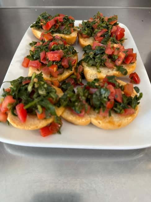 Lecce: Guided Street Food Walking Tour with Food and Wine - The guides make the difference