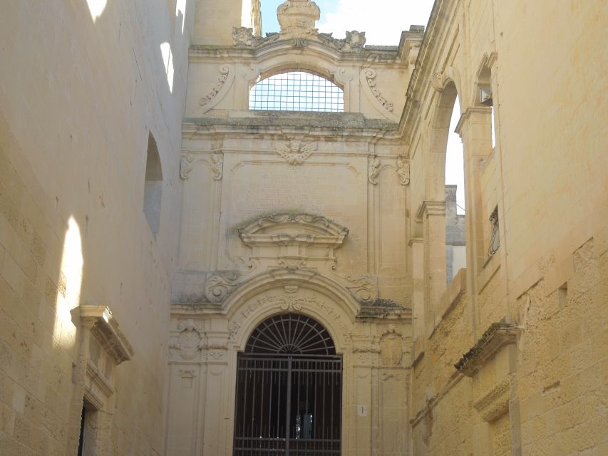 Lecce: Street Food Tasting and Sightseeing Tour - Papier-mâché behind the Baroque
