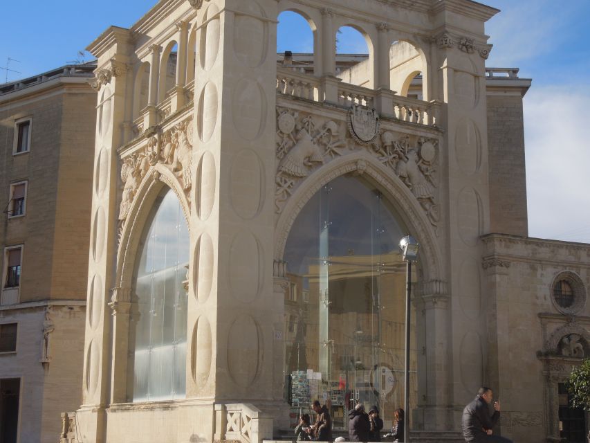 Lecce: Street Food Tasting and Sightseeing Tour - Piazza Sant’Oronzo and a Roman column