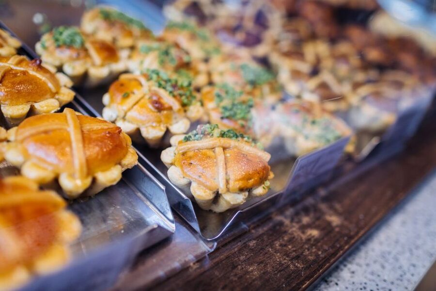 Leipzig: 3-Hour Sightseeing and Food Tour - Leipzig in three hours, one plate at a time