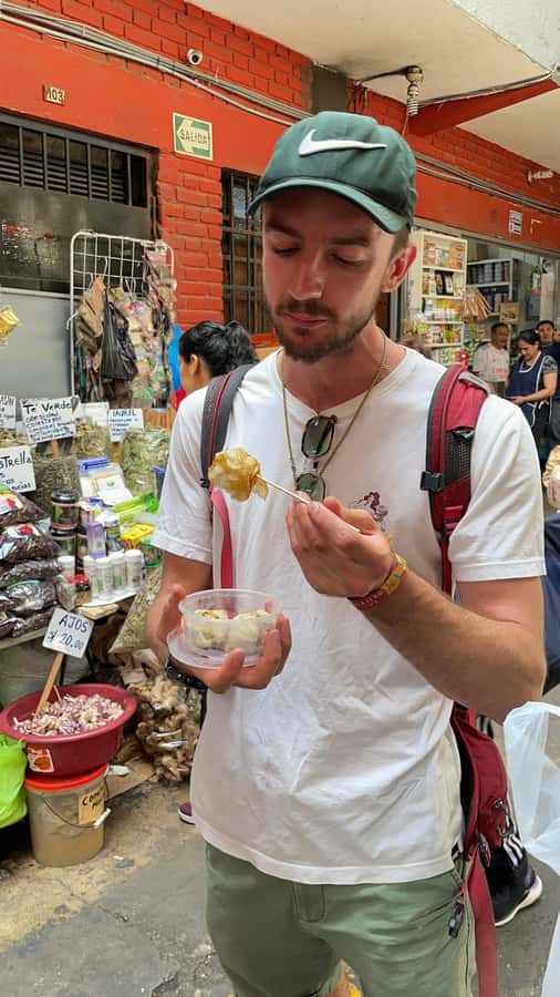 Lima Street Food: A gastronomic adventure through the city. - Meeting your guide at Benavides station