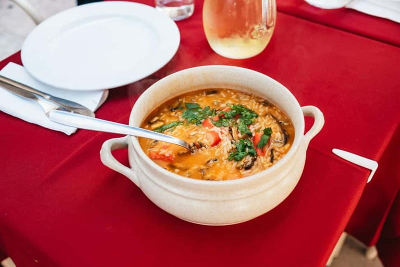 Lisbon: Baixa District Food Tour with Dinner and Drinks - Rua dos Fanqueiros and the first local flavors