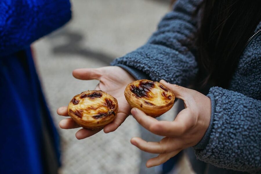 Lisbon: Evening Food & Wine Tour in Bairro Alto - A food walk that begins in Príncipe Real