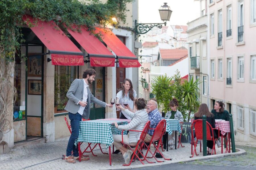 Lisbon: Evening Local Food Crawl with Drink Pairings - Portuguese drinks that make the meal more useful