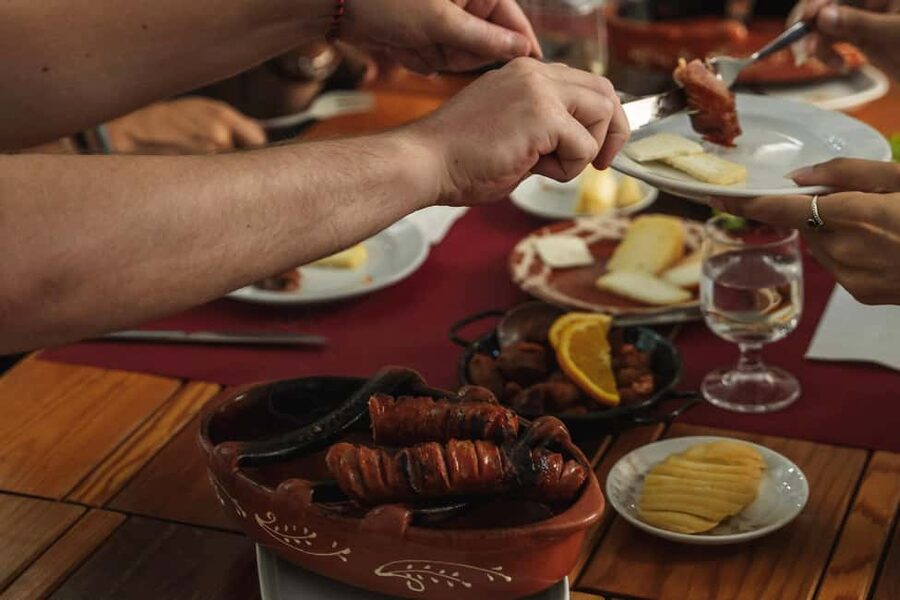 Lisbon: Food & Wine Walking Tour Through Baixa - Starting at Praça do Comércio and the Supreme Court