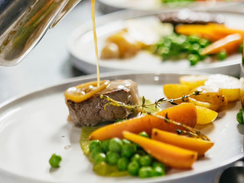London: 6-Course Gourmet Dinner on a Luxury Coach - London landmarks from Victoria Embankment to the West End