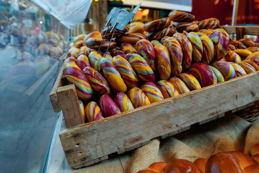 London: Camden Market Food Tour with 7 Street Food Tastings - Montanara, wine, and the market lanes